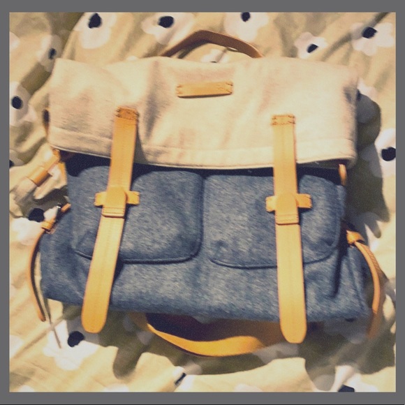 Sherpani Handbags - EUC like new Petra Messenger Bag. Where business meets savvy. Eco savvy!